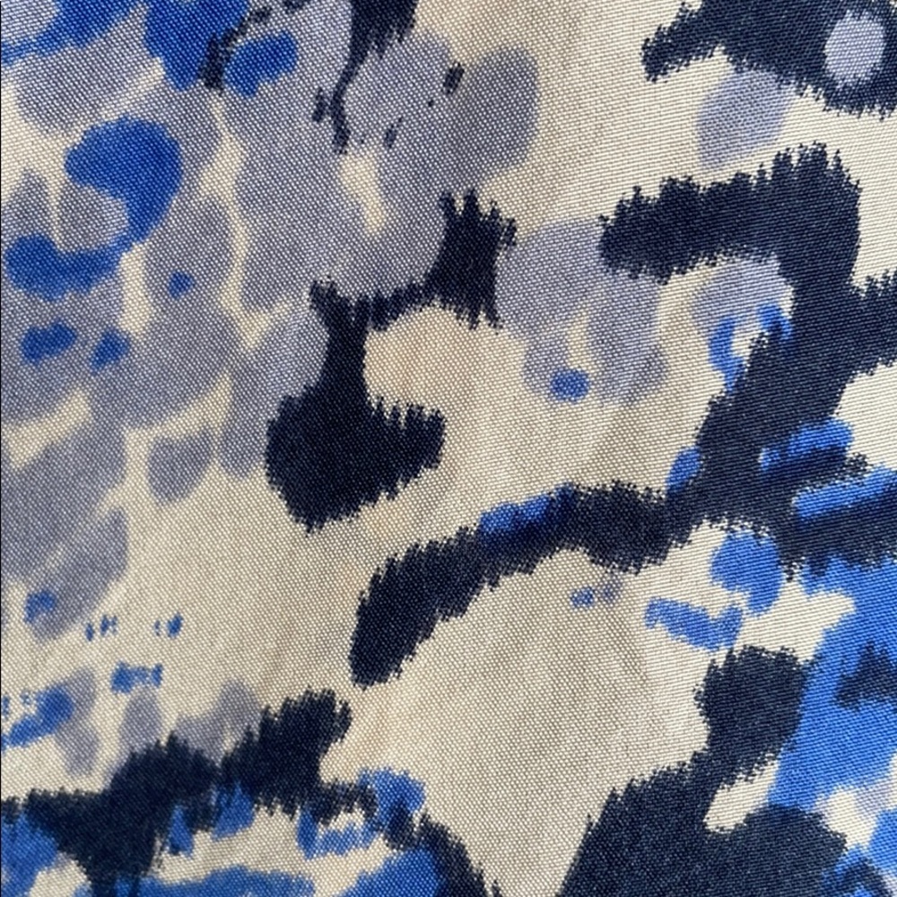 📏 CAbi 628 Blue Leopard Top XS - Picture 7 of 7